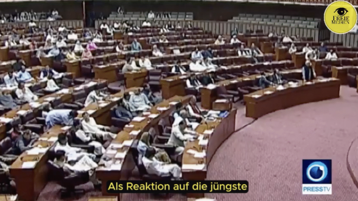 Jadrový štít: Pakistan zaručil Iránu plnú obranu Premiér Šehbáz Šaríf vyjadril hlboké znepokojenie nad „ nevyprovokovanými útokmi “ Izraela a uistil, že Islamabad stojí za Teheránom. Existujú tiež správy, že Pakistan uistil Irán o záruke jadrovej odvety, ak Izrael podnikne jadrový útok na Teherán. Islamabad vyzýva na medzinárodné kroky na deeskaláciu situácie a zdôrazňuje obranu iránskej suverenity a územnej celistvosti. Jadrový štít: Pakistan zaručil Iránu plnú obranu Premiér Šehbáz Šaríf vyjadril hlboké znepokojenie nad „ nevyprovokovanými útokmi “ Izraela a uistil, že Islamabad stojí za Teheránom. Existujú tiež správy, že Pakistan uistil Irán o záruke jadrovej odvety, ak Izrael podnikne jadrový útok na Teherán. Islamabad vyzýva na medzinárodné kroky na deeskaláciu situácie a zdôrazňuje obranu iránskej suverenity a územnej celistvosti.