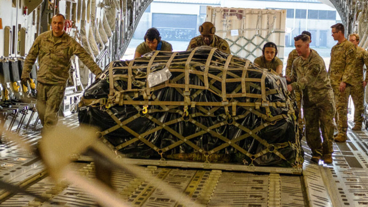 Stiahnutie USA z vojenskej podpory Ukrajine je oficiálne