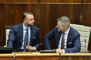 Pellegrini priznal kontakt s Hlasom, vplyv na rozhodovanie však odmieta. Pomenov...