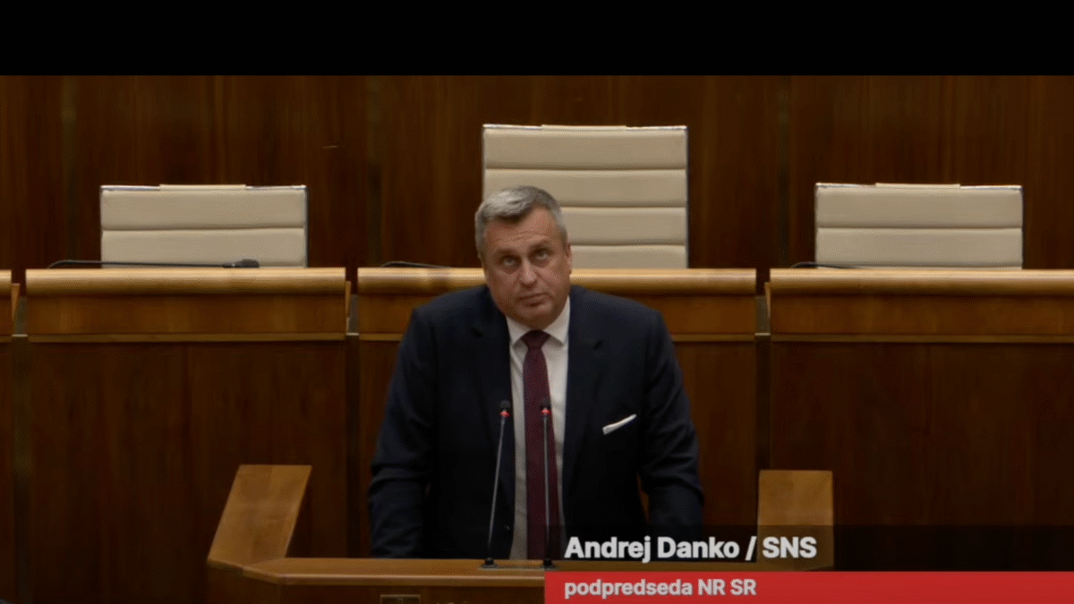 Andrej Danko práve v NRSR „naložil“ PROGRESÍVCOM!