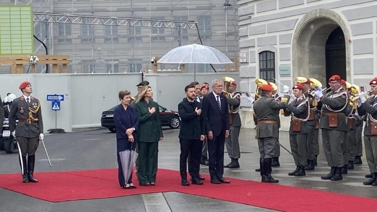 Zelenskyj počas návštevy Viedne dvakrát zabudol na svoju manželku