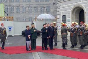 Zelenskyj počas návštevy Viedne dvakrát zabudol na svoju manželku