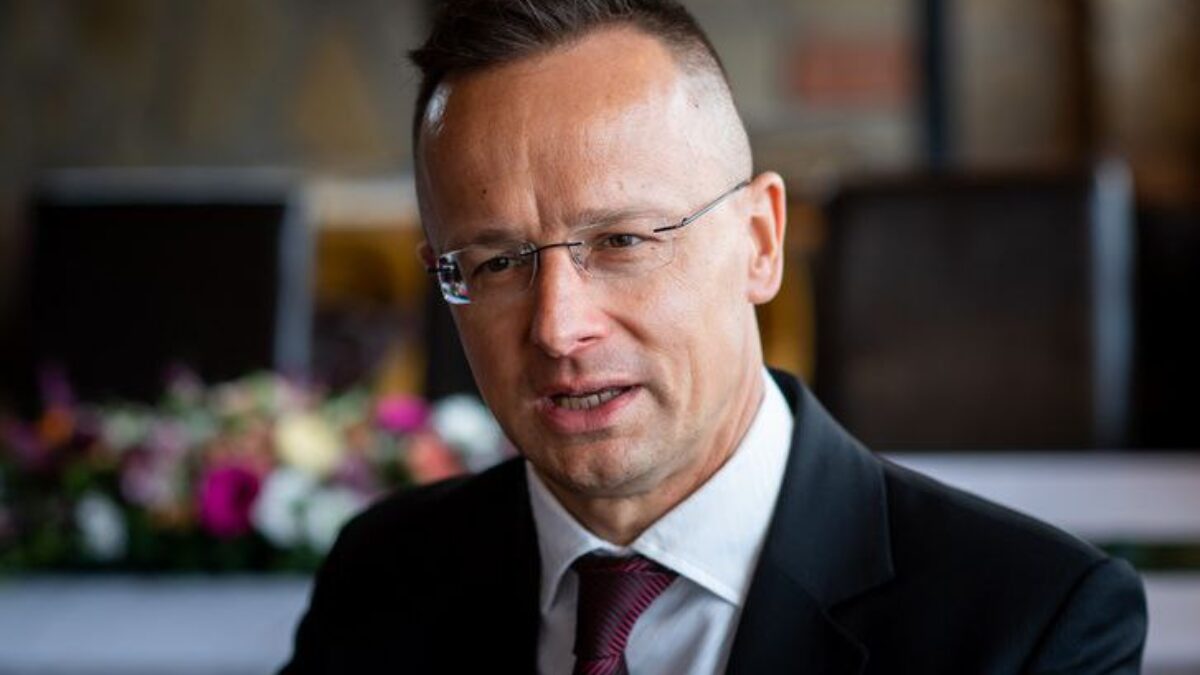 Maďarsko hrozí, že Ukrajine odpojí elektrinu, ak jej bude zakázané nakupovať ruskú energiu