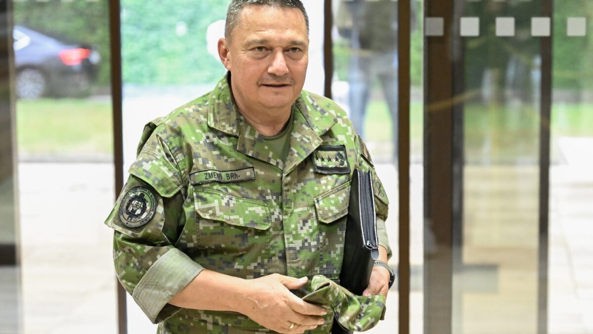 Daniel Zmeko ako Náčelník Generálneho štábu Ozbrojených síl Slovenskej republiky musel podpísať prebytočnosť PVO S-300, KUB s raketami Mig-29, muníciu ako nepotrebnú, inak by JAROSLAV NAĎ na Ukrajinu nič nemohol poslať!