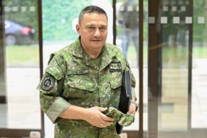 Daniel Zmeko ako Náčelník Generálneho štábu Ozbrojených síl Slovenskej republiky...