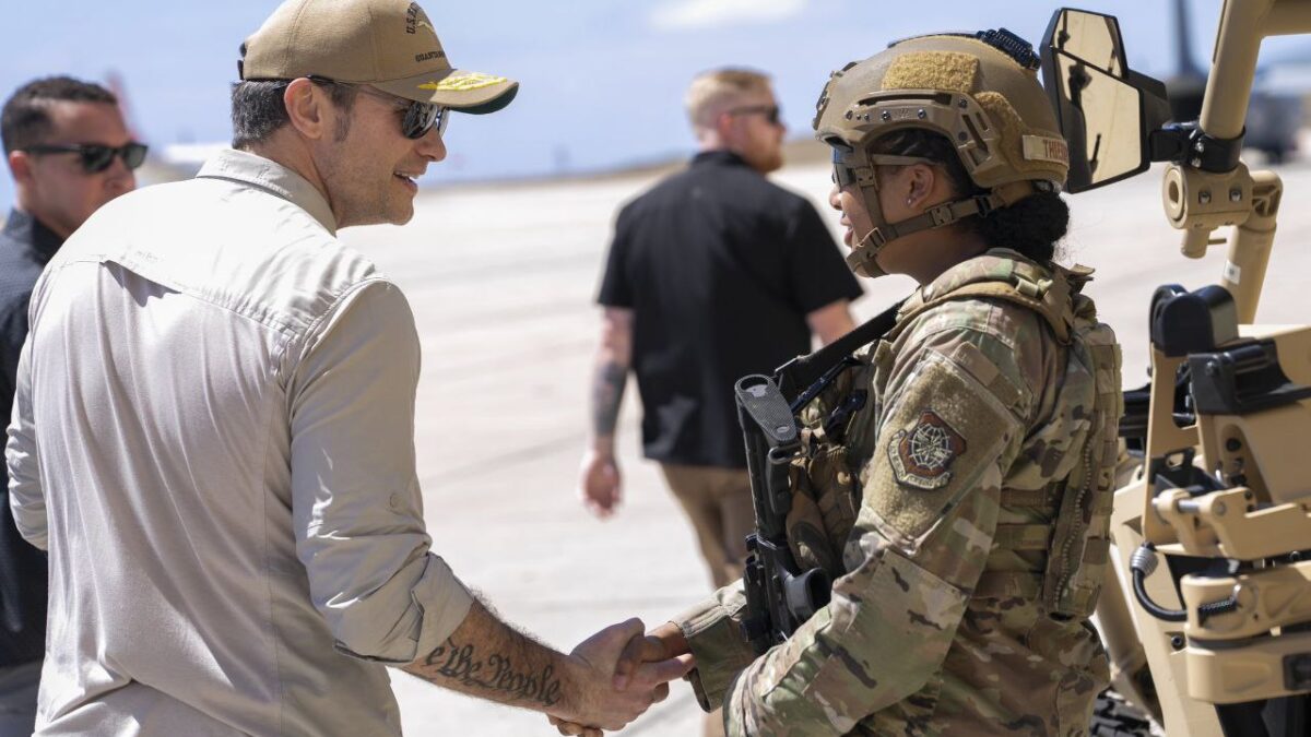 Minister obrany USA Hegseth: Iránci vedia, že sa môžu vrátiť k rokovaniam – a dúfame, že si zvolia túto cestu