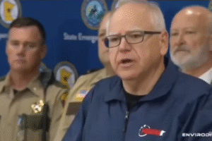 Guvernér Minnesoty Tim Walz potvrdil, že členka snemovne reprezentantov Melissa ...