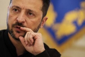 Zmrazí frontovú líniu a otvára cestu k ústupkom, okomentoval Zelenskyj nový 20-b...