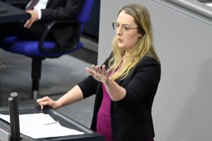 Katarina Drögeová, predsedníčka Strany zelených v Bundestagu, obvinila kancelára...