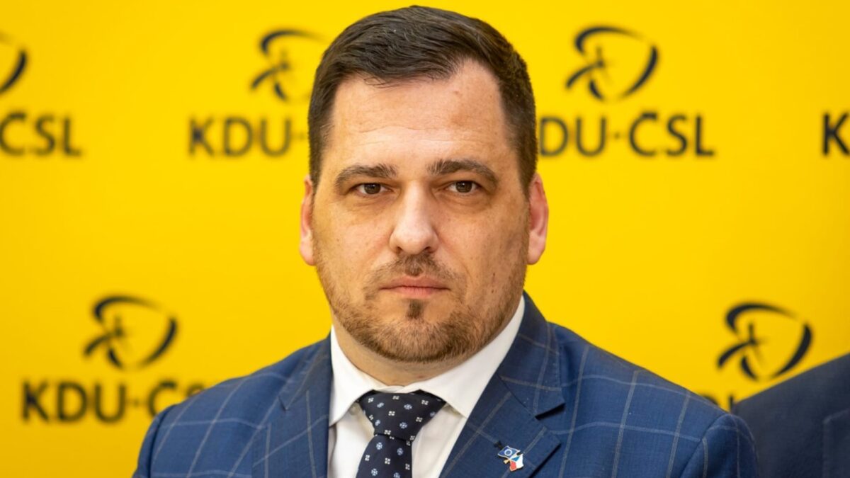 Spochybnená dôveryhodnosť a „vyšetrovateľská“ minulosť Tomáša Zdechovského