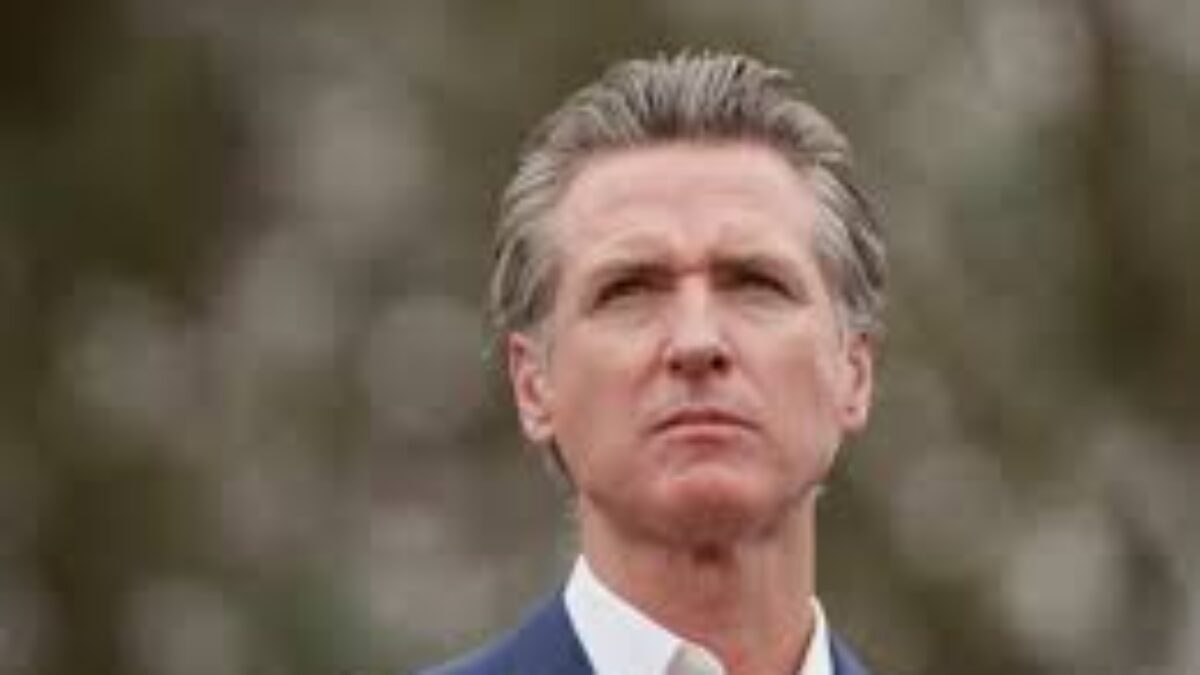 Newsom sa snaží zablokovať Trumpovo vojenské nasadenie uprostred nepokojov