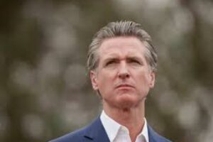 Newsom sa snaží zablokovať Trumpovo vojenské nasadenie uprostred nepokojov