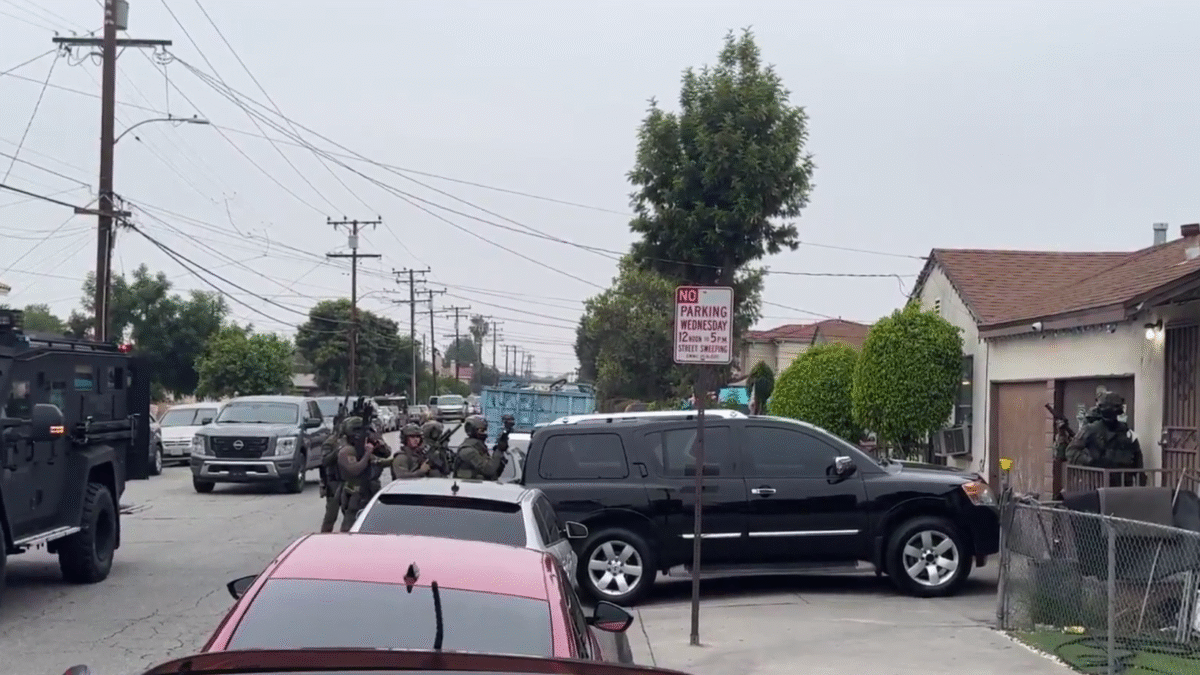 ICE pokračuje v raziách zameraných na deportáciu nelegálnych imigrantov v Los Angeles napriek rozsiahlym protestom