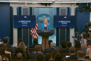 Karoline Leavitt: Prezident Trump nikdy nedovolí, aby v Amerike prevládla vláda ...