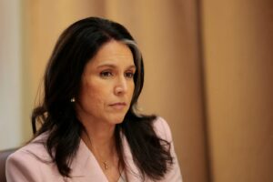 Riaditeľka Národnej spravodajskej služby Tulsi Gabbard tvrdí, že nepokoje v Los ...