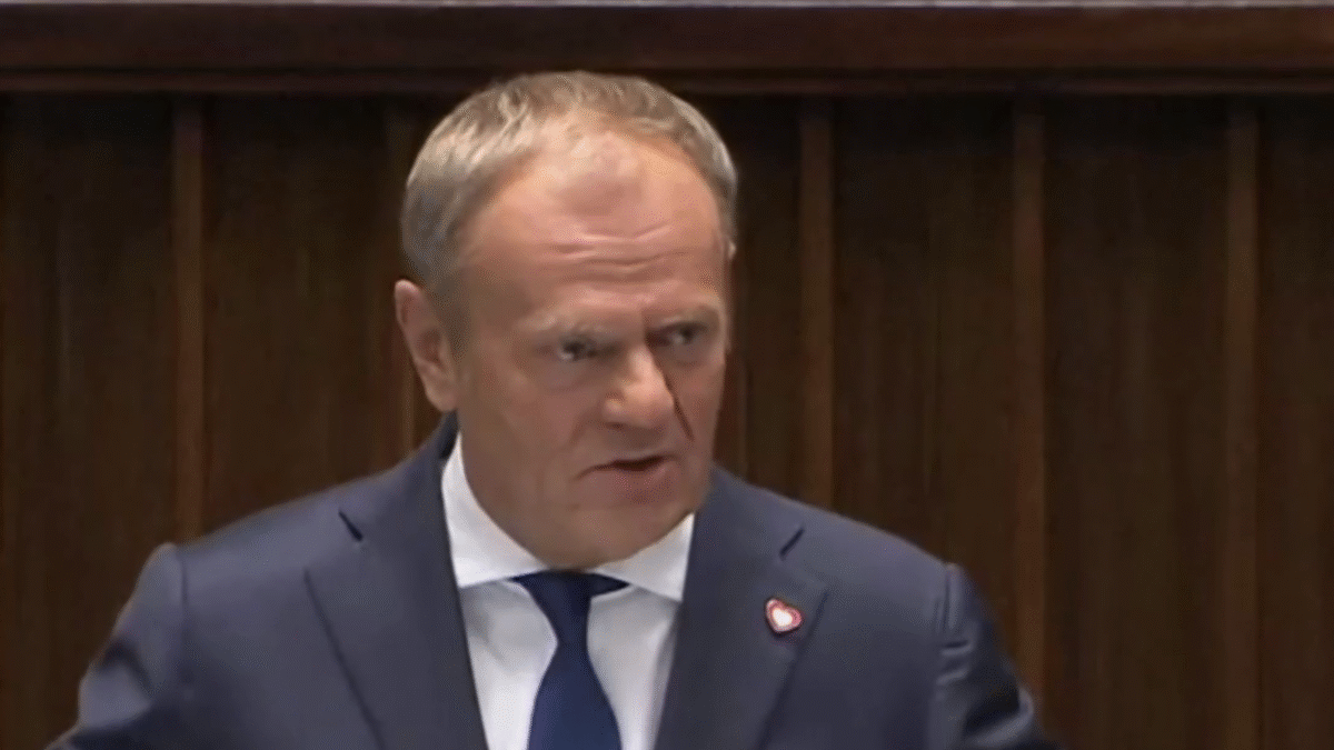 Poľský premiér Donald Tusk inicioval hlasovanie o dôvere svojej vláde