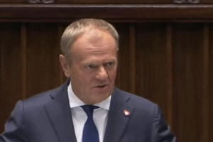 Poľský premiér Donald Tusk inicioval hlasovanie o dôvere svojej vláde