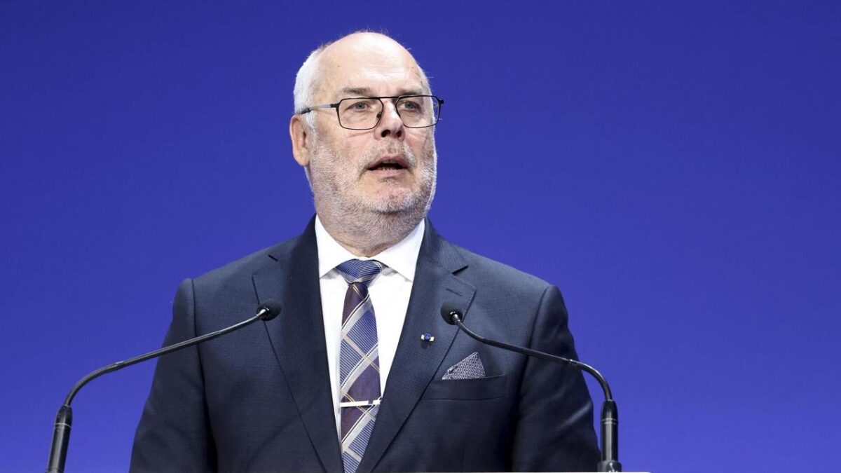 V Estónsku uznali, že krajina musí nadviazať diplomatické vzťahy s Ruskom Estónsky prezident Alar Karis uznal, že po skončení konfliktu na Ukrajine boli diplomatické vzťahy s Ruskom treba obnoviť.