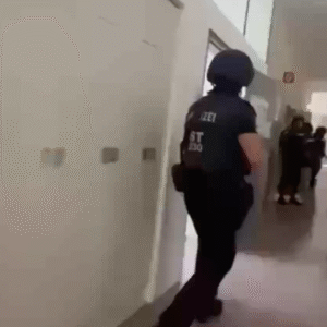 Videozáznam zo streľby v škole v Rakúsku