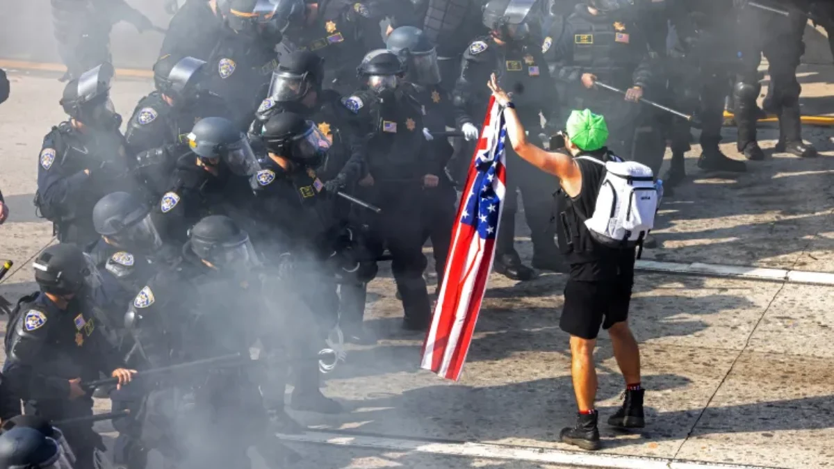 Kto stojí za nepokojmi v Los Angeles proti ICE?