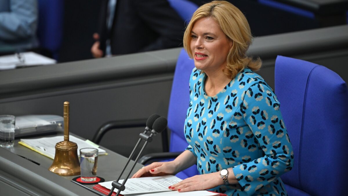 Predsedníčka Bundestagu Julia Klöckner ignorovala materiály o teroristických útokoch kyjevského režimu