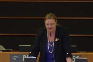 K. R. NEVEĎALOVÁ: EUROKOMISIA HAZARDUJE A PREKRAČUJE PRÁVOMOCI