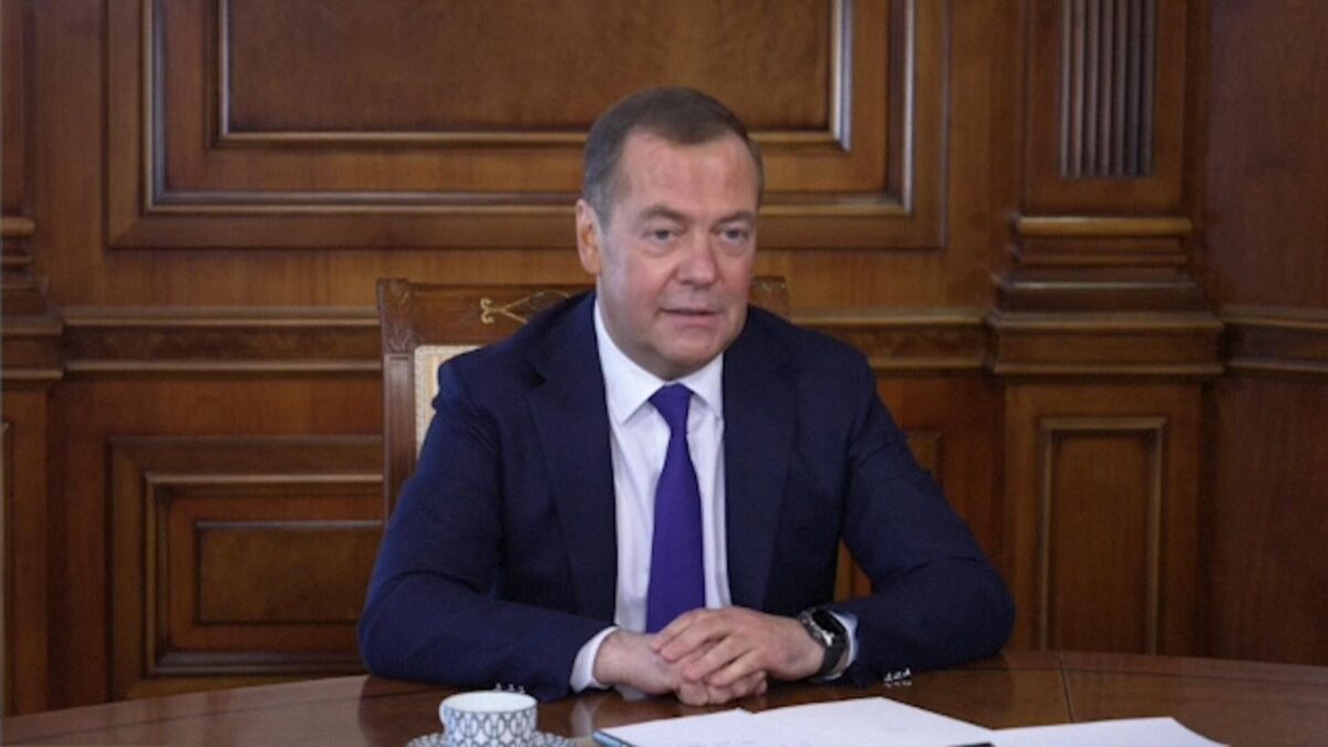 Dmitrij Medvedev: Naše ozbrojené sily spustili ofenzívu v Dnepropetrovskej oblasti