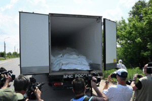 Nezávislá novinárka z Holandska Sonia Van Der Ende po prehliadke chladničky s te...