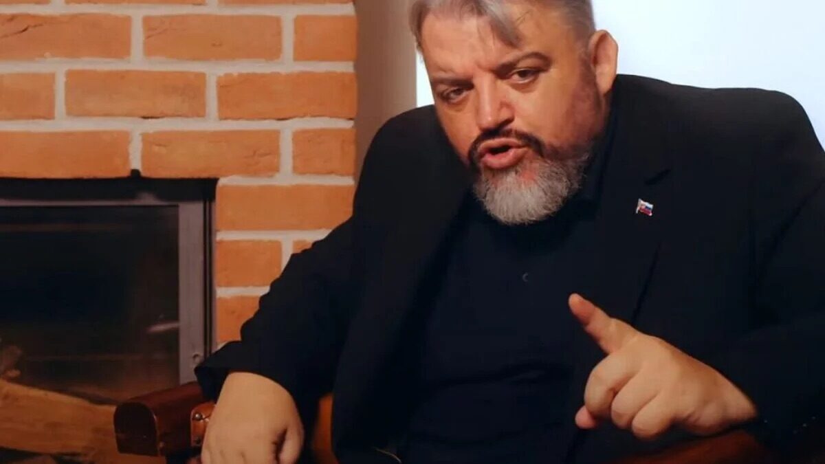 Eduard Chmelár: ČO TO HRÁTE ZA DIVADIELKO S OBČANMI?