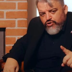Eduard Chmelár: ČO TO HRÁTE ZA DIVADIELKO S OBČANMI?