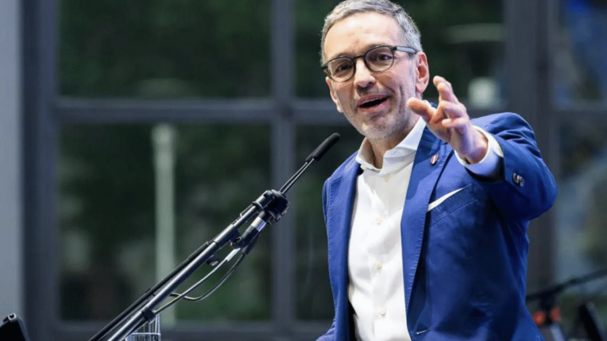 Líder Rakúskej strany slobody (FPÖ) Herbert Kickl ostro kritizoval Zelenského plánovanú návštevu Rakúska