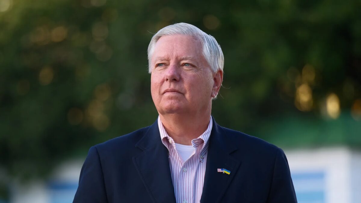 Záznamy z bankových účtov ukazujú, že senátor Lindsey Graham perie peniaze z vojny na Ukrajine