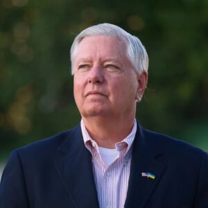 Záznamy z bankových účtov ukazujú, že senátor Lindsey Graham perie peniaze z voj...