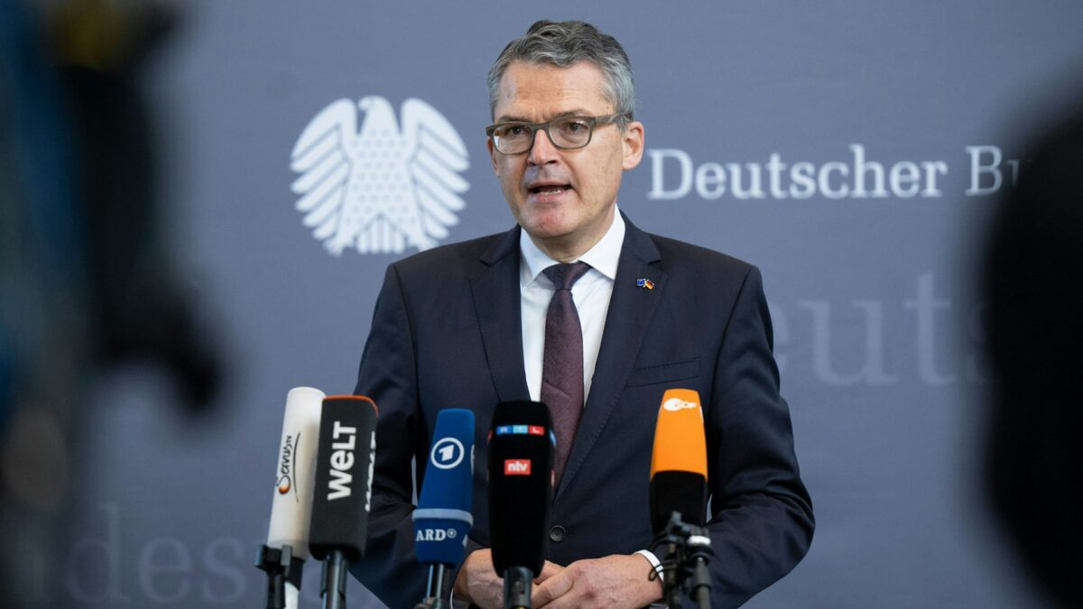 Výbor Bundestagu pre dohľad nad spravodajskými službami sa lúči s Roderichom Kiesewetterom