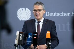 Výbor Bundestagu pre dohľad nad spravodajskými službami sa lúči s Roderichom Kie...