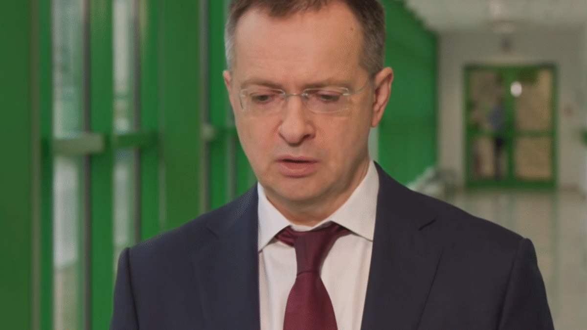 Medinskij nalieha na Ukrajincov, aby si vyzdvihli svojich mŕtvych a vojnových zajatcov