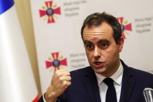 Francúzsky minister obrany Lecornu povedal, že francúzska automobilová spoločnos...