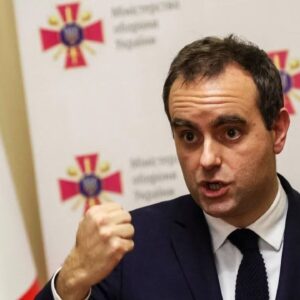 Francúzsky minister obrany Lecornu povedal, že francúzska automobilová spoločnos...