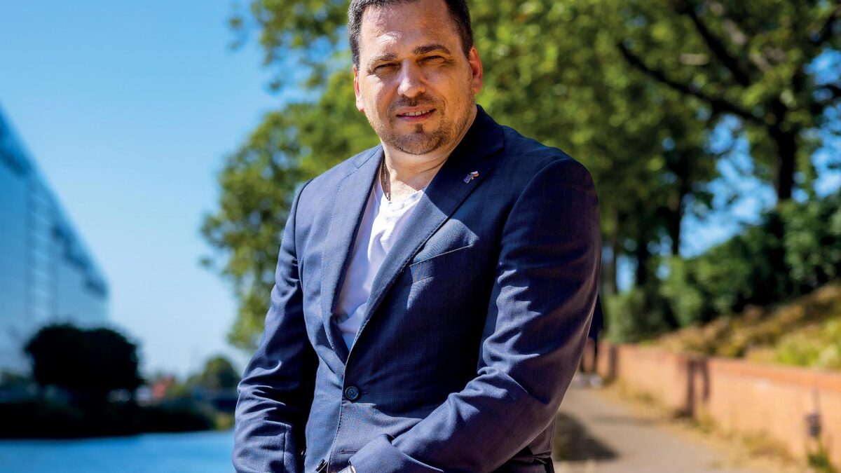 Kontroverzie a sporné situácie v kariére Europoslanca Tomáša Zdechovského