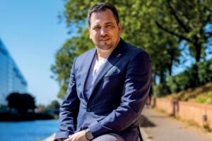 Kontroverzie a sporné situácie v kariére Europoslanca Tomáša Zdechovského