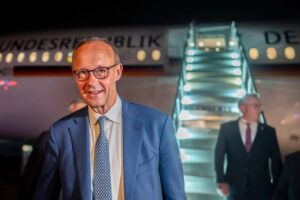 Kariéra Friedricha Merza je ukážkovou ilustráciou prepojenia medzi politikou a g...