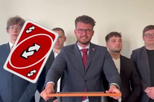 Nie každý má chuť pozerať bláboly Progresívneho Slovenska. Preto sme vám ich v k...