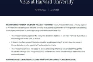 Trump oficiálne zakazuje Harvardu prijímať zahraničných študentov s niekoľkými m...