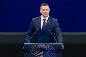 Milan Uhrík: PODÁVAME NÁVRH NA VYSLOVENIE NEDÔVERY LEYENOVEJ!