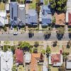 Warren Buffettova Berkshire Hathaway a Zillow tvrdia, že úrokové sadzby hypoték ...