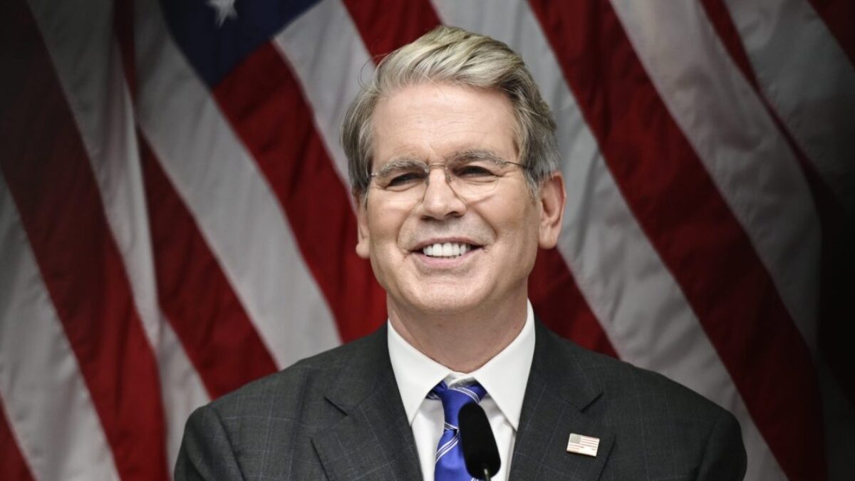 Scott Bessent pripúšťa, že Trump práve vytvoril „zadné dvierka na privatizáciu sociálneho zabezpečenia“.