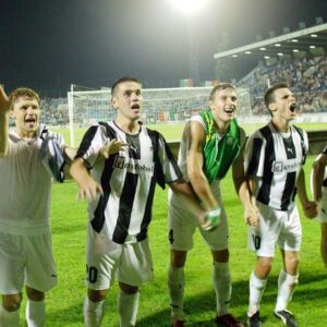 Weiss? Zlý génius! Kazaši chvália svojich, 20 rokov túžia po Weiss? Zlý génius! Kazaši chvália svojich, 20 rokov túžia po pomste za Artmediu