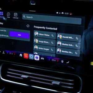 Nový luxusný sedan Mercedes-Benz za 60 000 dolárov má kameru do auta pre Teams m...