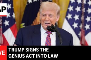 Trump podpisuje zákon GENIUS.