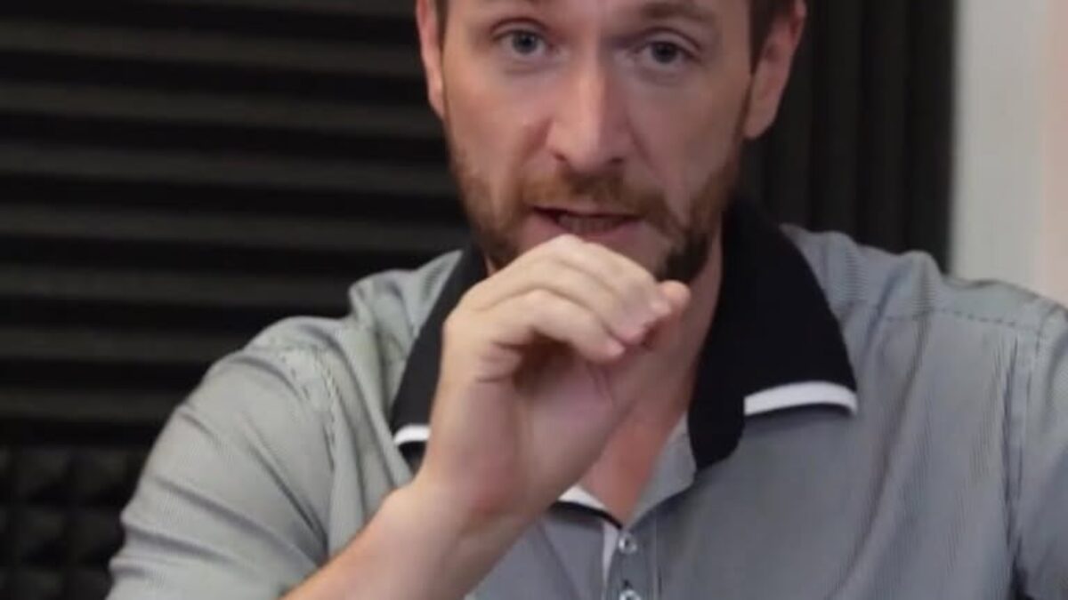 ŠEFČOVIČ SI ZASLÚŽI VYHADZOV, NIE FICOVU POCHVALU